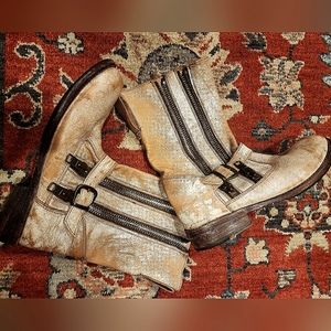 Women's Sz. 9.5 RUSTIC HUSTLE BED STU BOOTS!